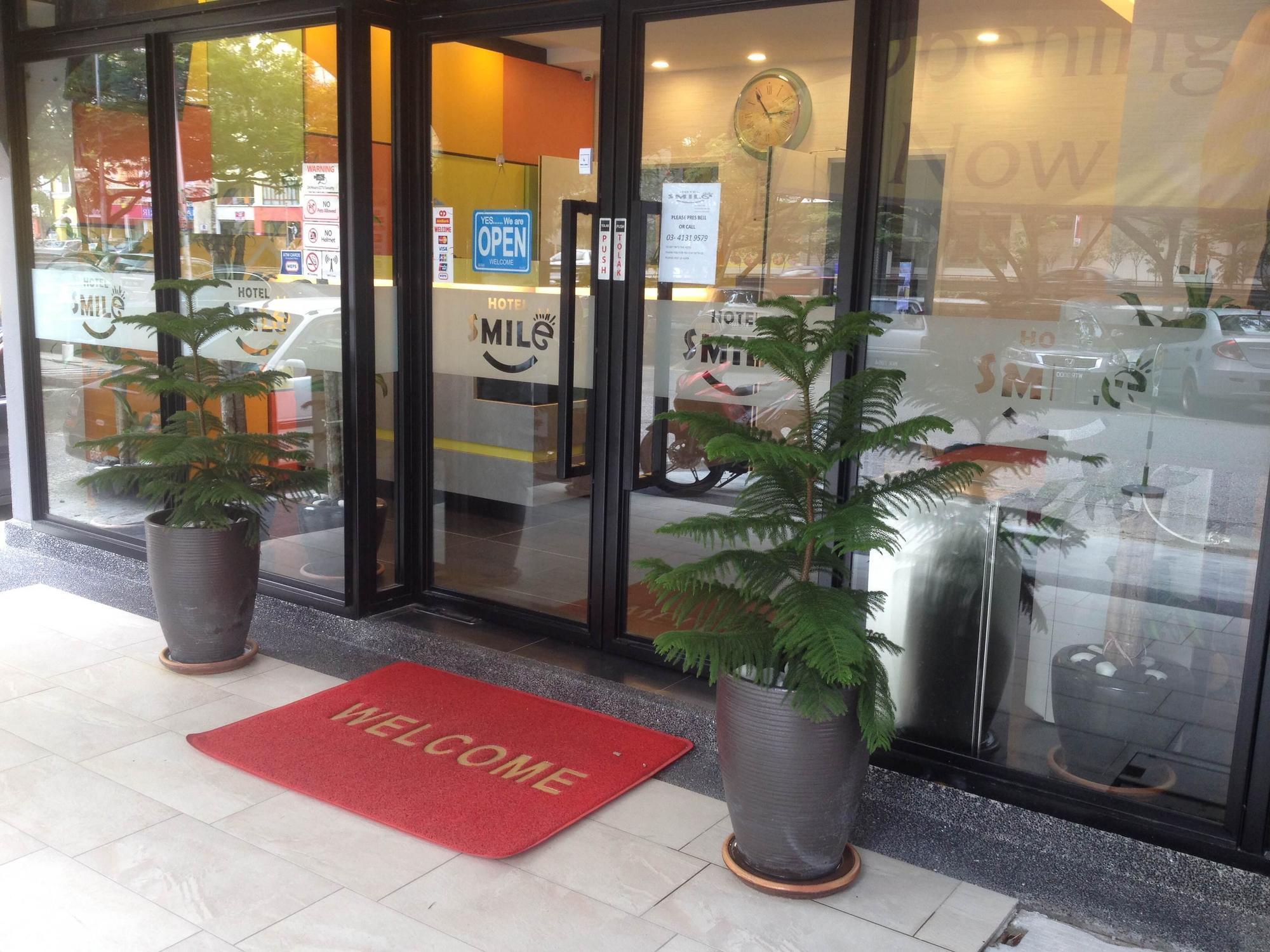 קואלה לומפור Smile Hotel Danau Kota מראה חיצוני תמונה